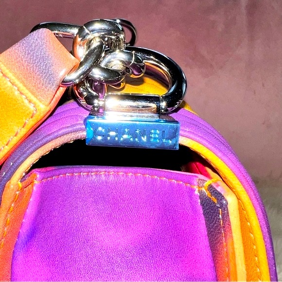 CHANEL flap boy bag in Ecru multi colored lambskin. Price is NON-NEGOTIABLE!! - Picture 7 of 17